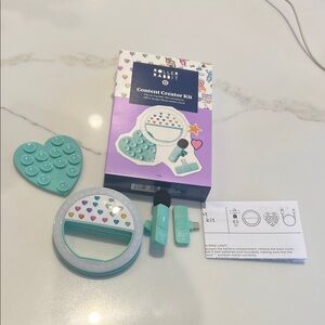 Roller Rabbit Teal Content Creator Kit with Heart Pop-It and Ring Light Clips